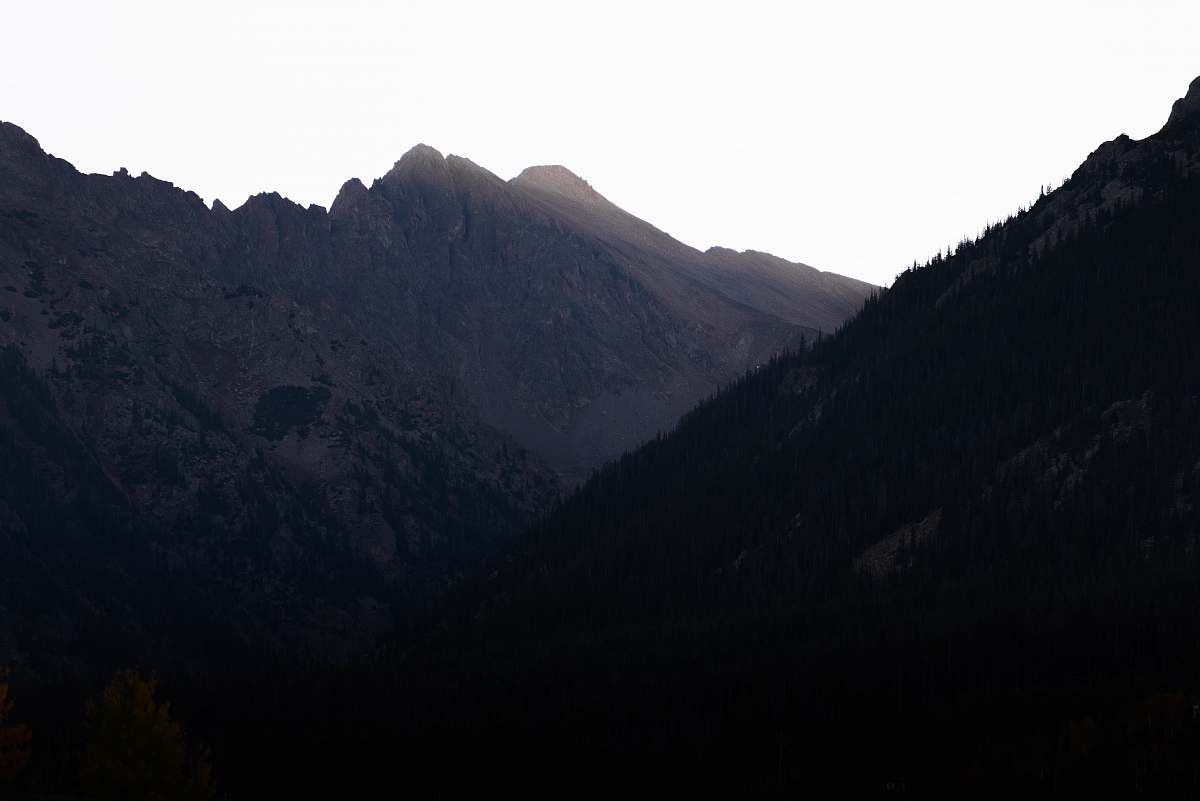 mountain range silhouette of mountain crest